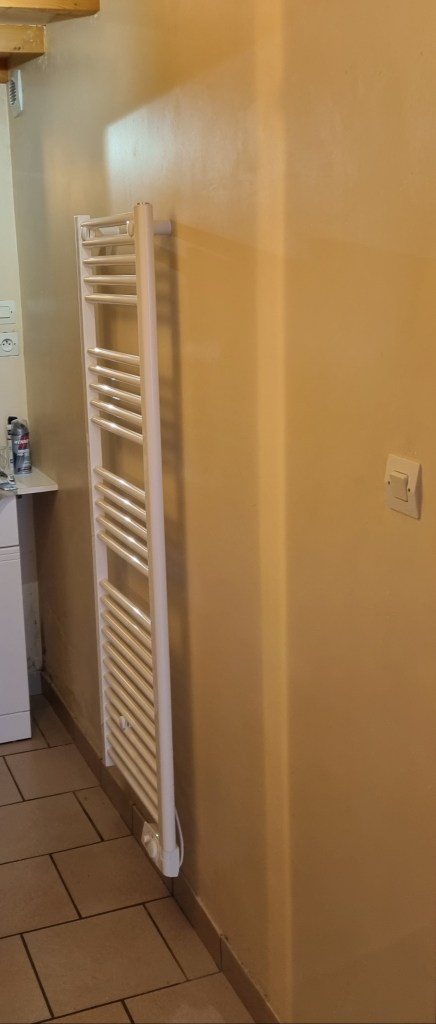 RADIATEUR SECHE SERVIETTE EAU CHAUDE